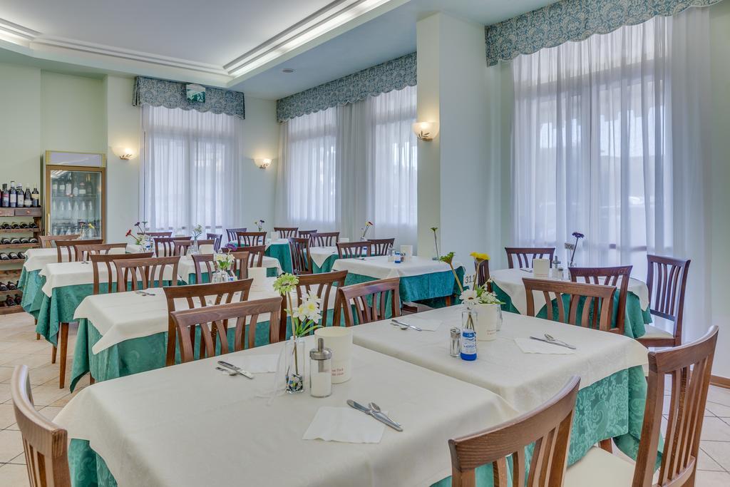 Hotel Austria Каорле Экстерьер фото